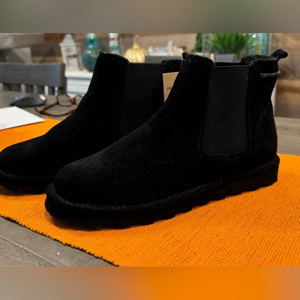 New Bearpaw Black Suede Booties Size 9
